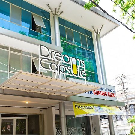 Reddoorz Hostel @ Di Panjaitan Simpang Lima Семаранг Екстериор снимка