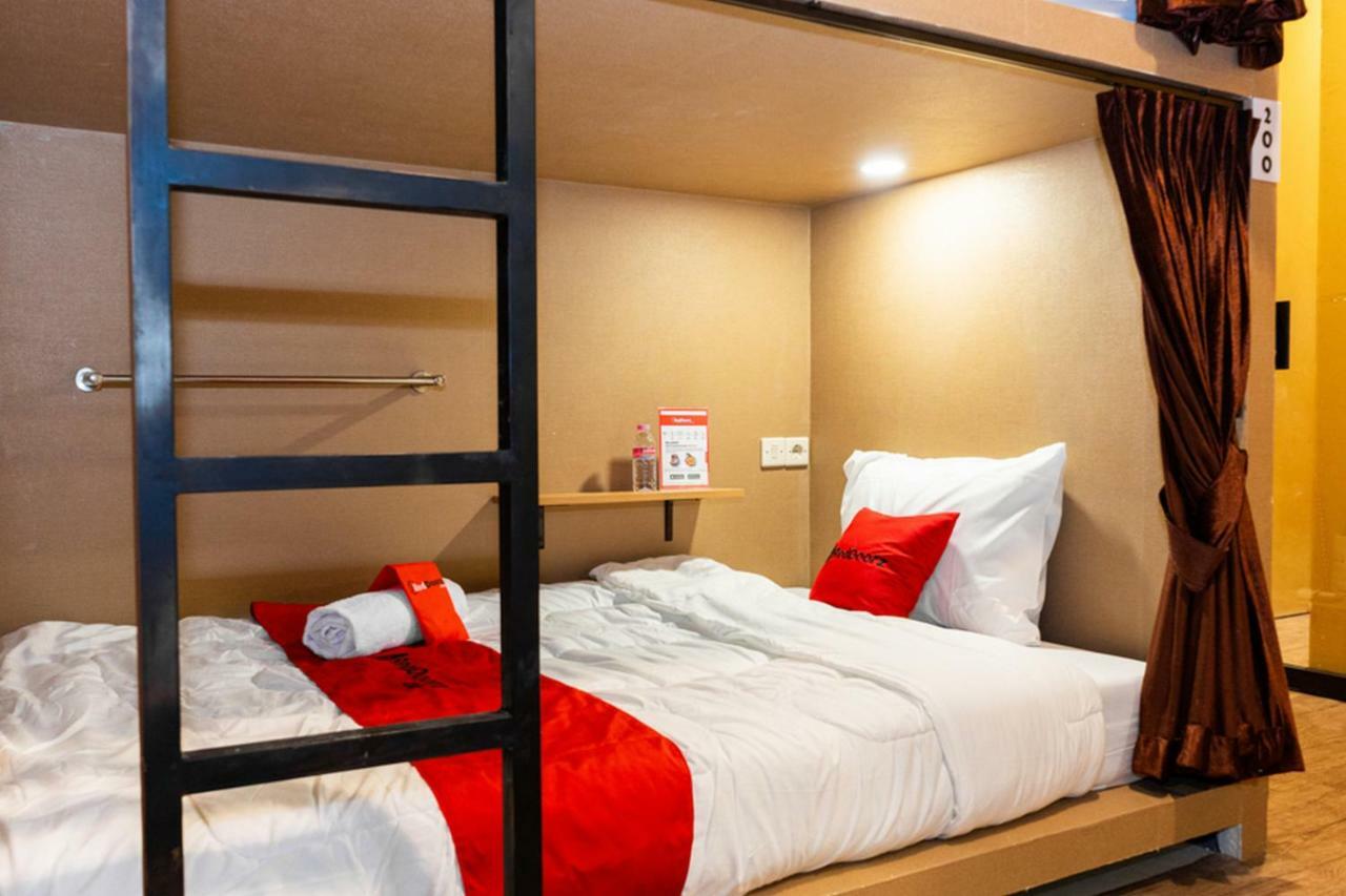 Reddoorz Hostel @ Di Panjaitan Simpang Lima Семаранг Екстериор снимка
