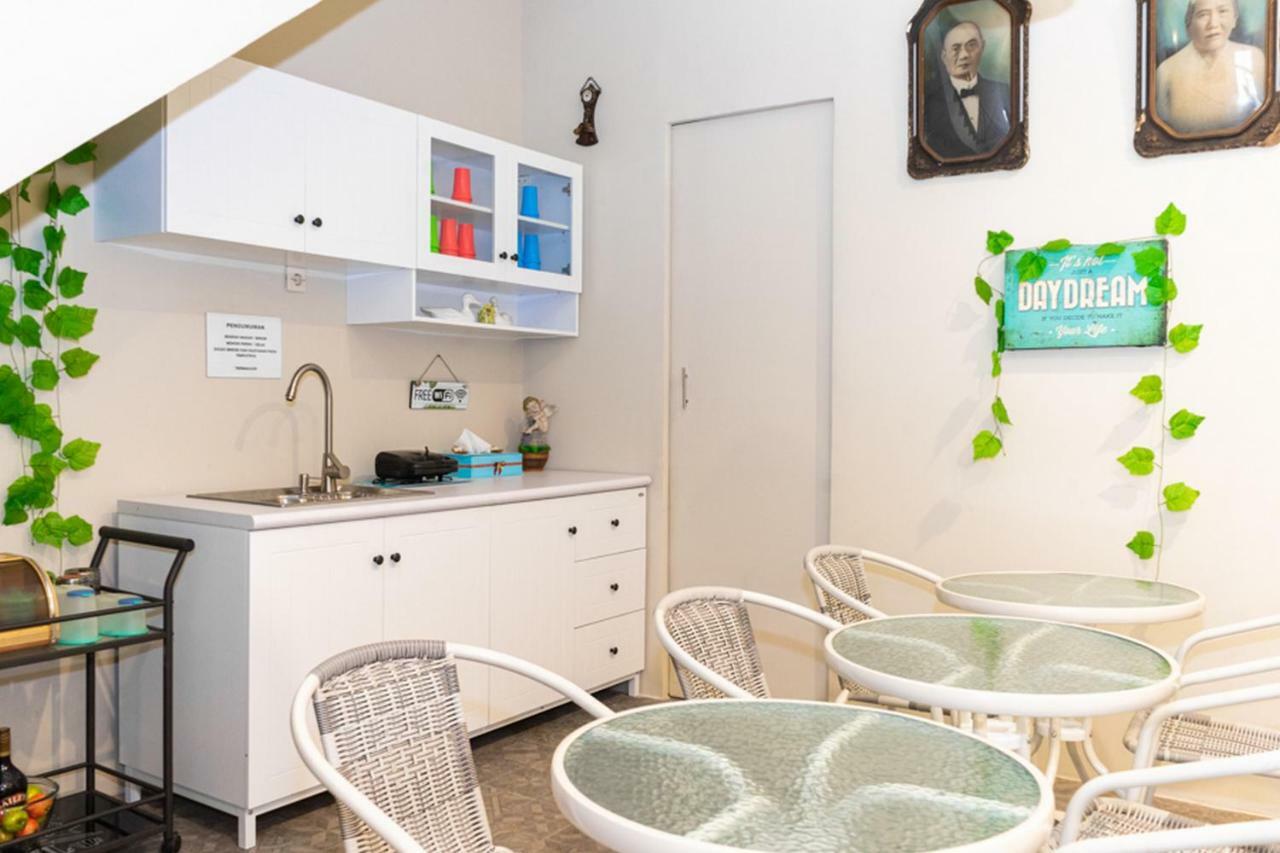 Reddoorz Hostel @ Di Panjaitan Simpang Lima Семаранг Екстериор снимка