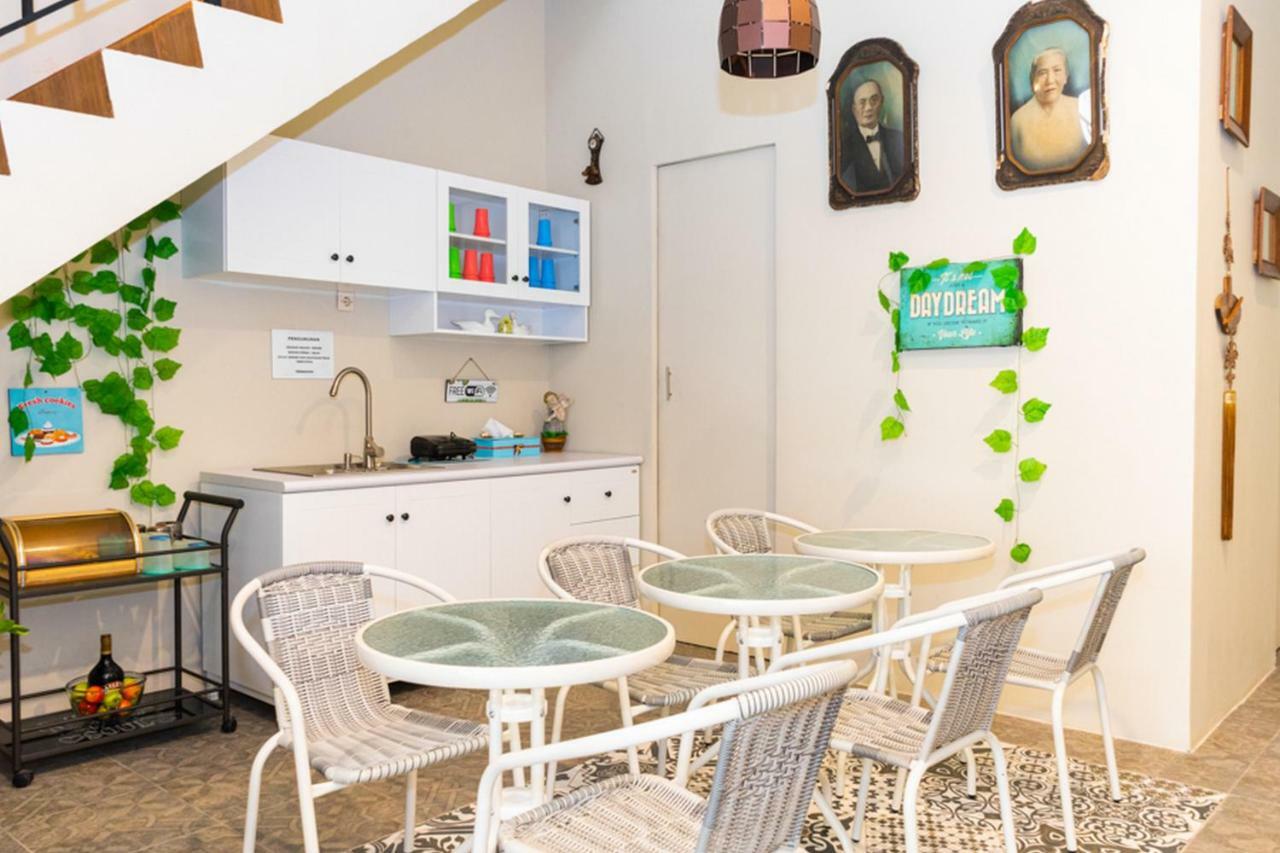 Reddoorz Hostel @ Di Panjaitan Simpang Lima Семаранг Екстериор снимка