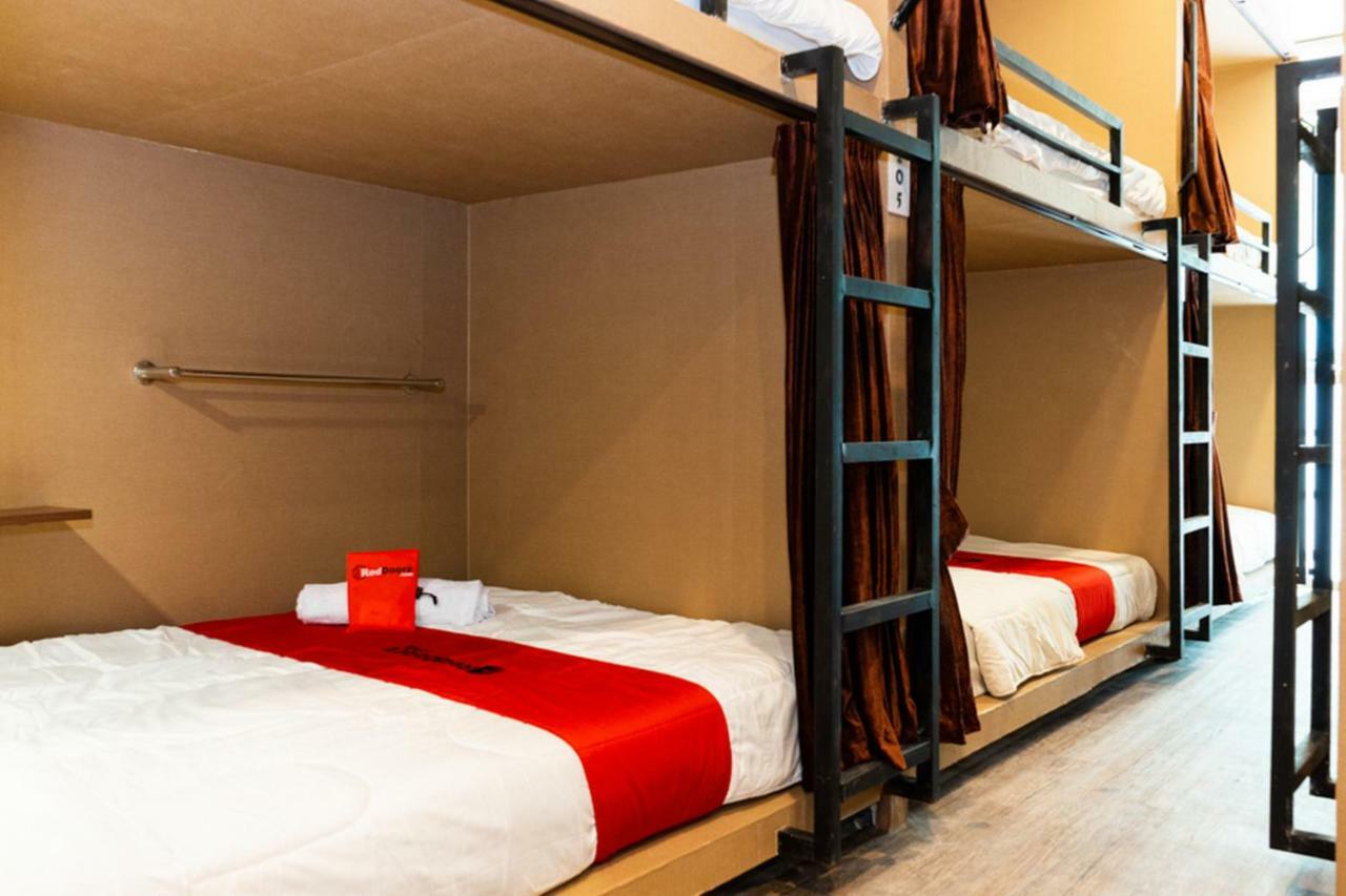 Reddoorz Hostel @ Di Panjaitan Simpang Lima Семаранг Екстериор снимка