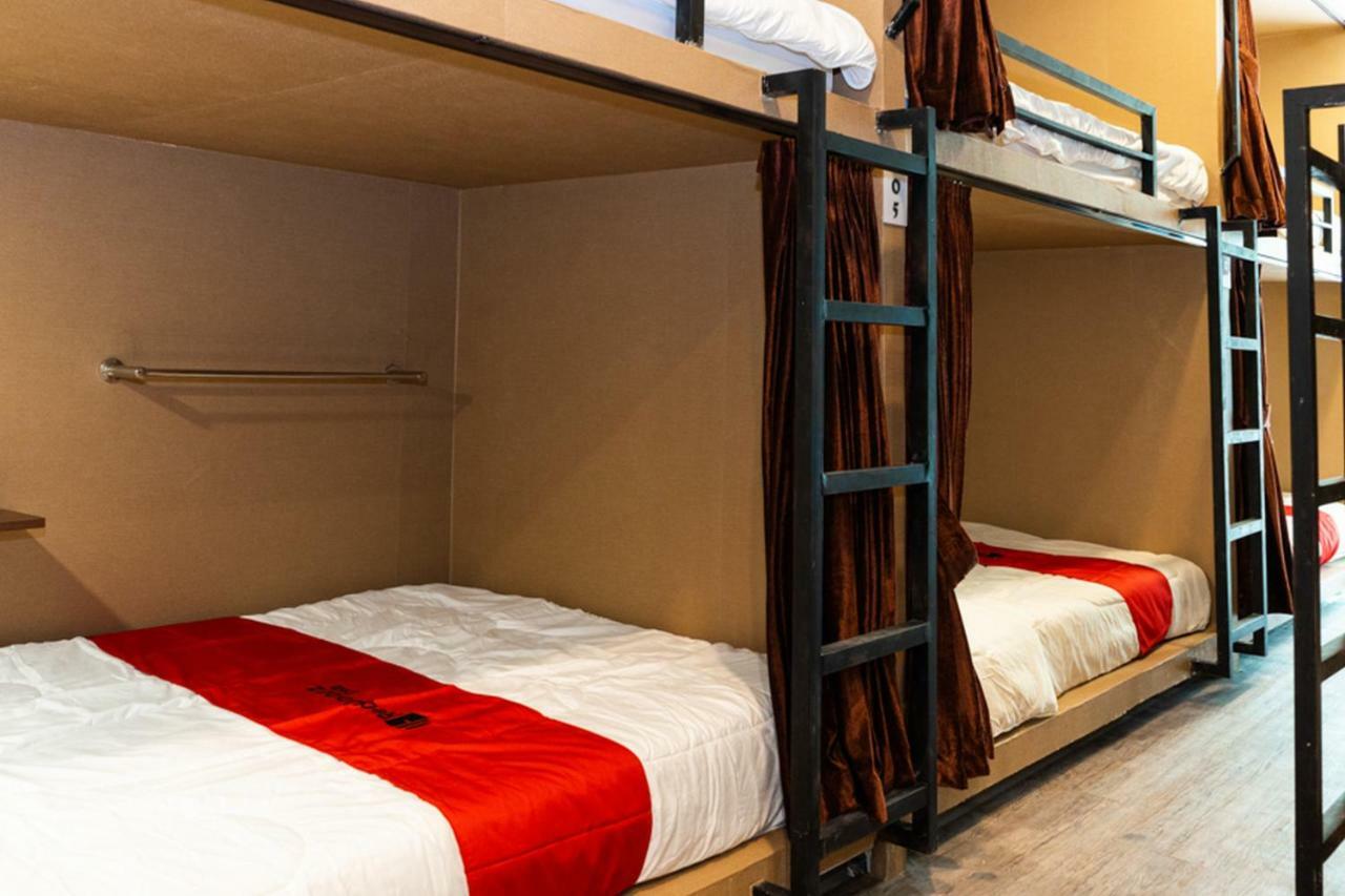 Reddoorz Hostel @ Di Panjaitan Simpang Lima Семаранг Екстериор снимка